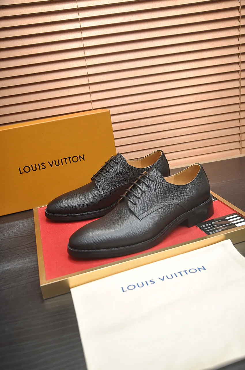 Men's men's shoes 💰500💶 [LV] (original single cowhide lining) 🍀LV's latest genuine leather business suit shoes are launched simultaneously on the official website. The first-layer cowhide imported from Italy is made of heavy gold, 💥official website 1:1 rubber outsole. Versatile to wear, high-end without losing class, and the color combination is extraordinary. This four-season style is alluring when worn on your feet, showing off your big-name flair. Standard code 38-45 (45 customized)